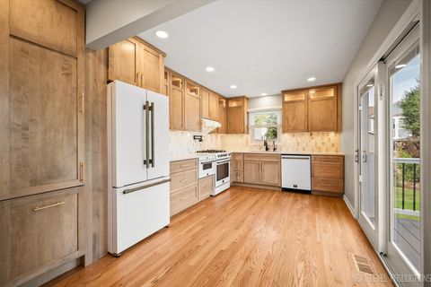 Tiny photo for 1718 Jeanette Avenue, St. Charles, IL 60174 (MLS # 12472603)