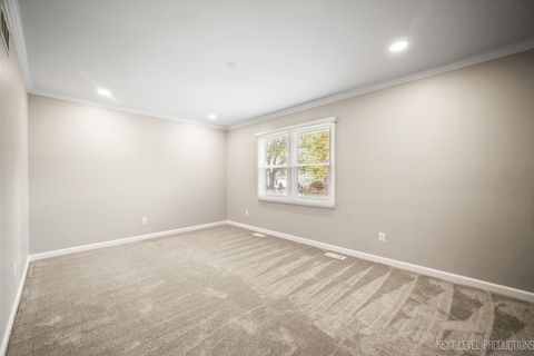 Tiny photo for 1718 Jeanette Avenue, St. Charles, IL 60174 (MLS # 12472603)