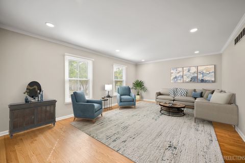 Tiny photo for 1718 Jeanette Avenue, St. Charles, IL 60174 (MLS # 12472603)