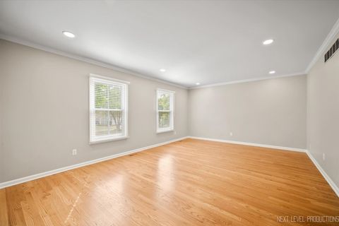 Tiny photo for 1718 Jeanette Avenue, St. Charles, IL 60174 (MLS # 12472603)