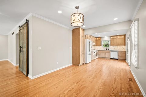 Tiny photo for 1718 Jeanette Avenue, St. Charles, IL 60174 (MLS # 12472603)
