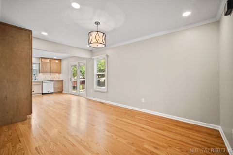 Tiny photo for 1718 Jeanette Avenue, St. Charles, IL 60174 (MLS # 12472603)