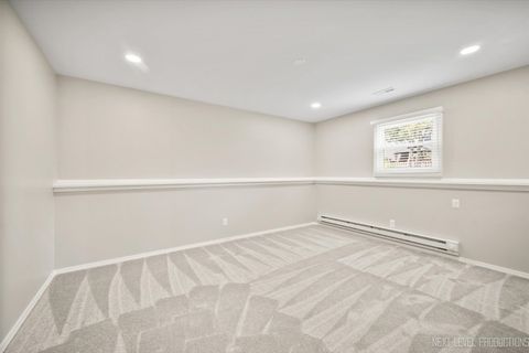 Tiny photo for 1718 Jeanette Avenue, St. Charles, IL 60174 (MLS # 12472603)