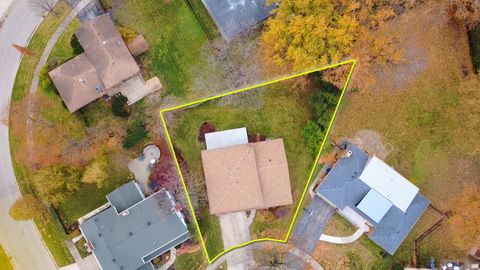 Tiny photo for 705 S Edgewood Avenue, Elmhurst, IL 60126 (MLS # 12520347)