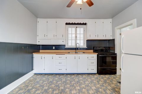 Tiny photo for 1913 PERSHING Boulevard, Clinton, IA 52732 (MLS # QC4269295)