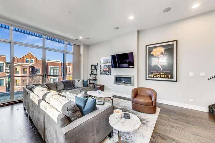 1021 N Hermitage Avenue 3