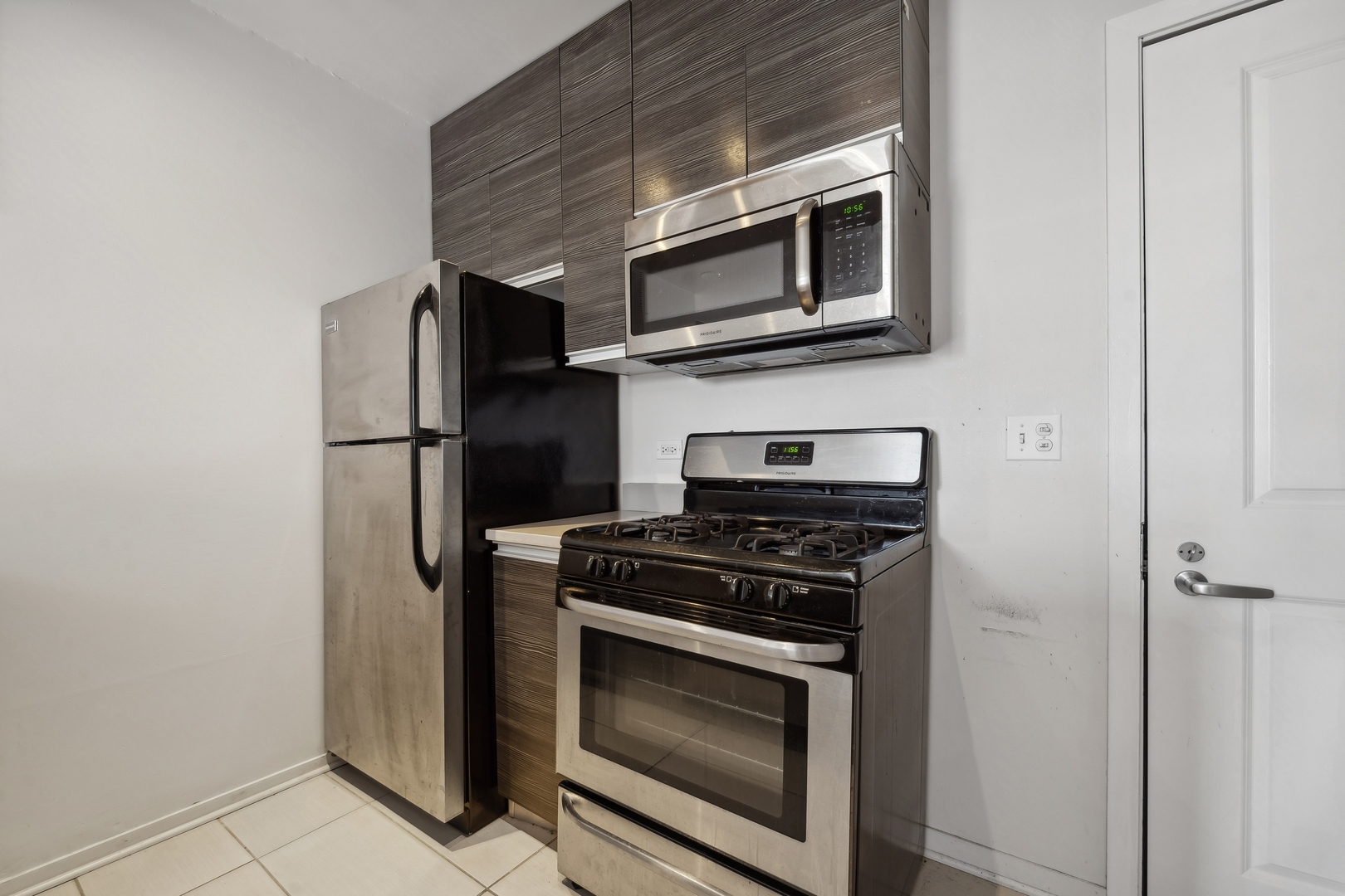 30 E Roosevelt Road 204
