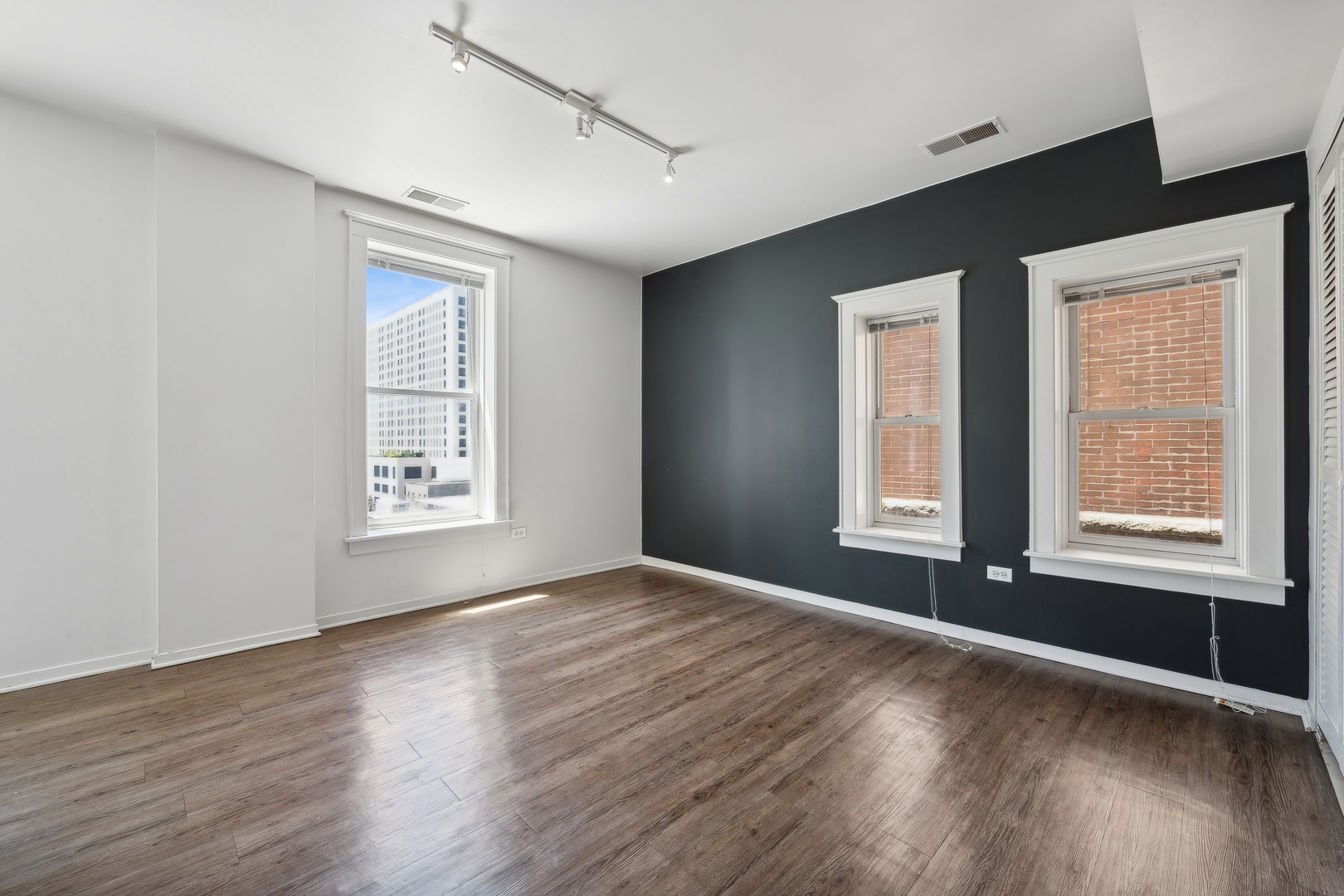 30 E Roosevelt Road 204