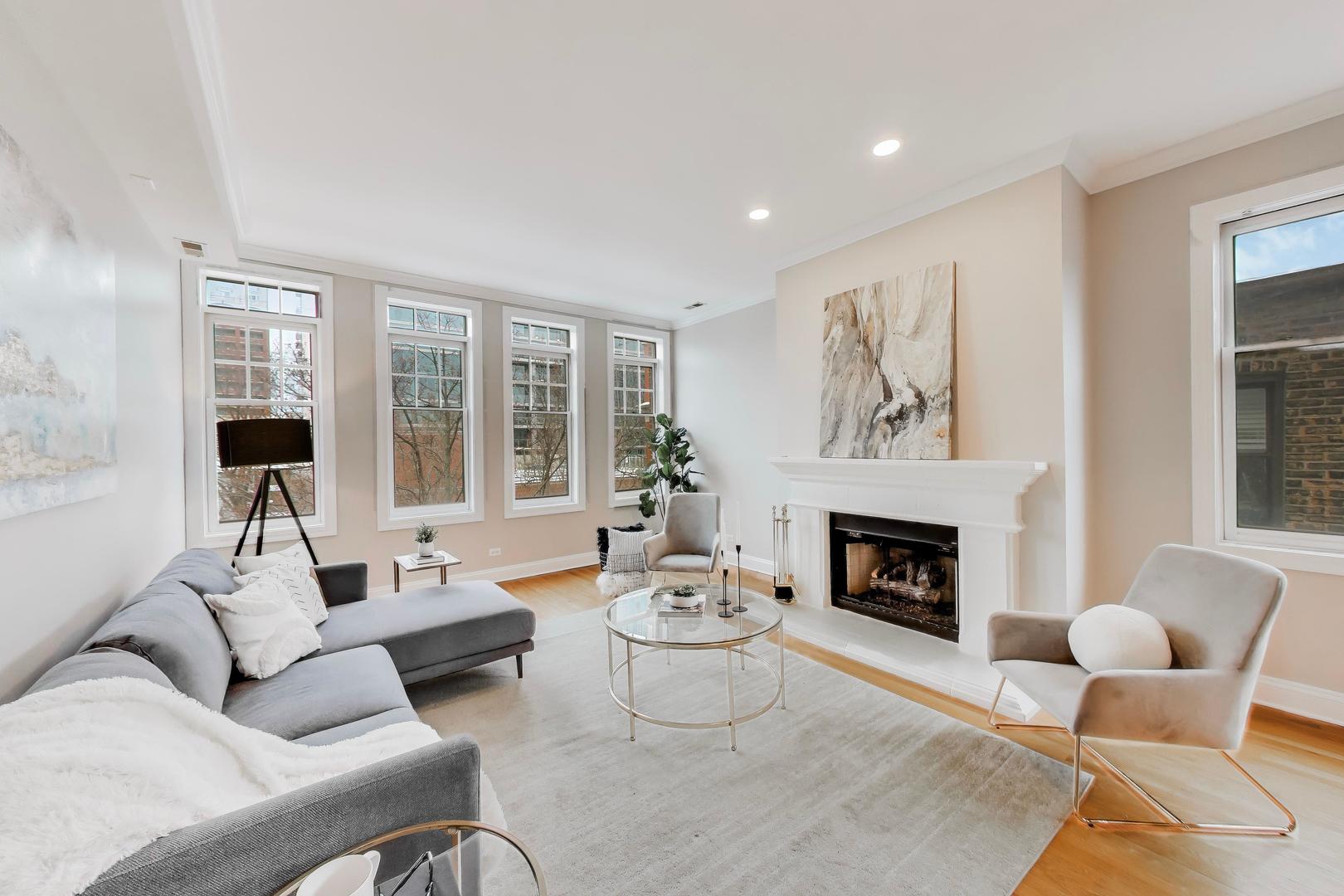 827 W BRADLEY Place 3E