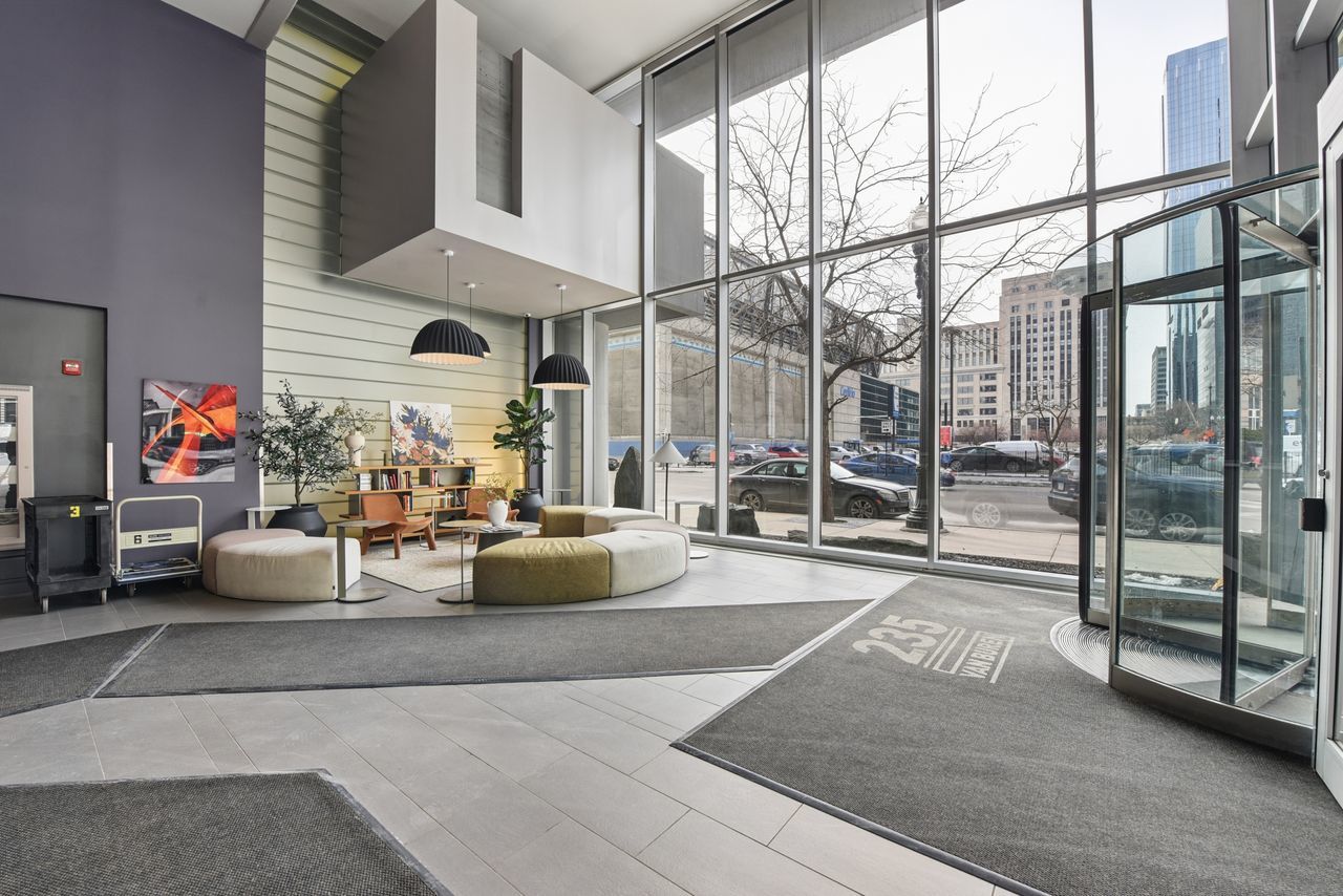 235 W Van Buren Street 4516