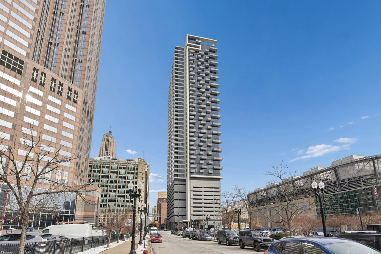 235 W Van Buren Street 4516
