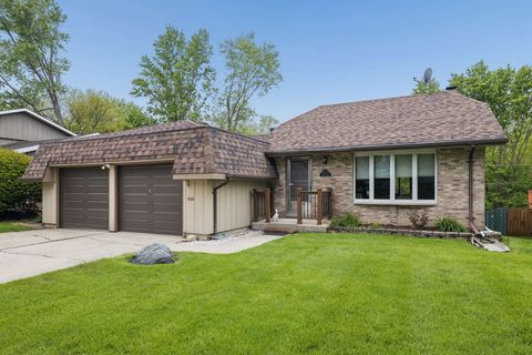 Photo of 1005 Valley Lane, Lockport, IL 60441 (MLS # 12623245)