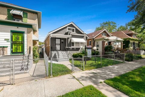 Tiny photo for 9549 S Calumet Avenue, Chicago, IL 60628 (MLS # 12471257)
