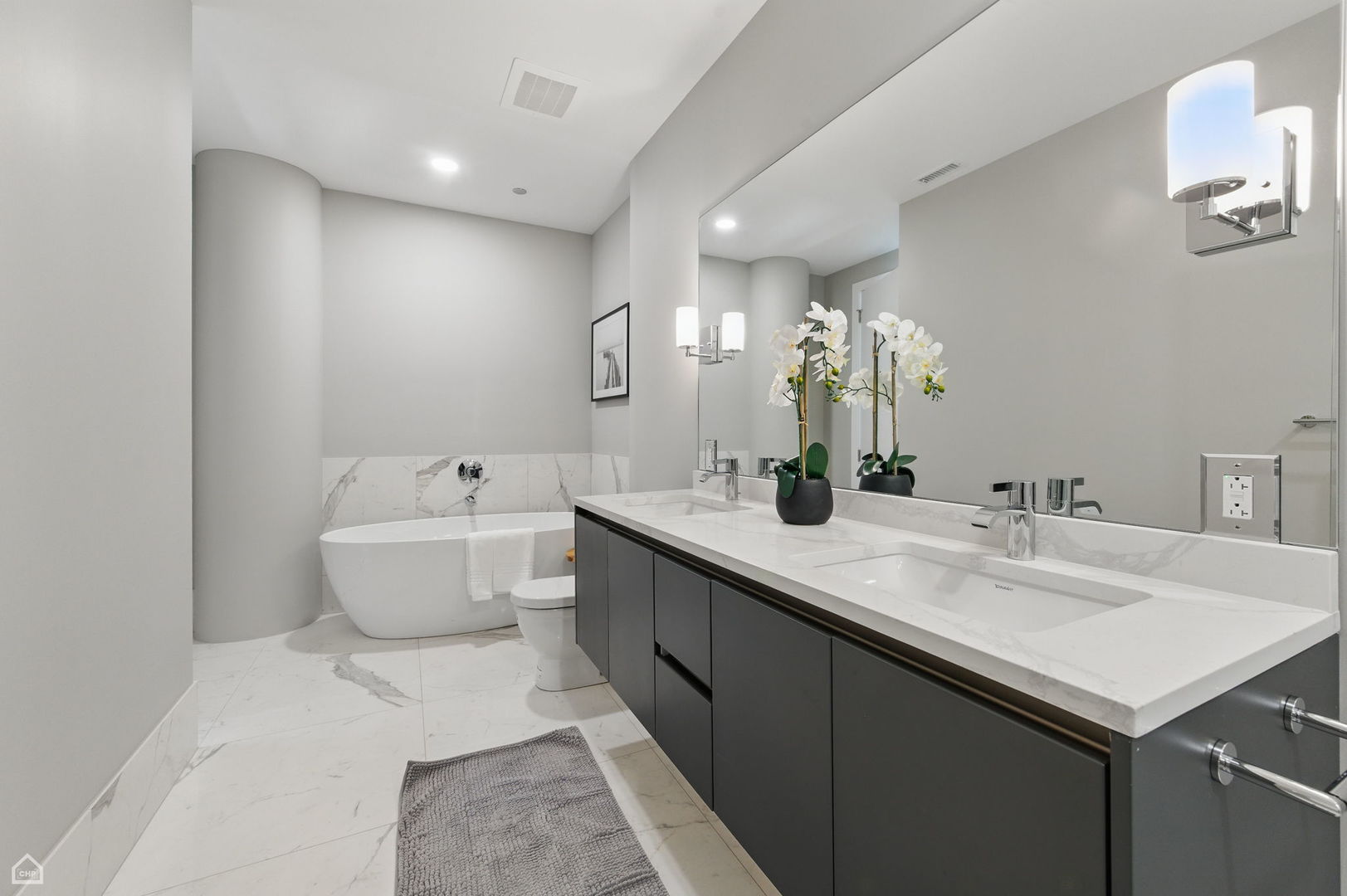 Chicago, Illinois 60654, United States, 3 Bedrooms Bedrooms, ,3 BathroomsBathrooms,Residential,Active,171450