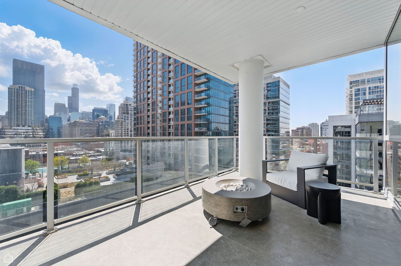 Chicago, Illinois 60654, United States, 3 Bedrooms Bedrooms, ,3 BathroomsBathrooms,Residential,Active,171450