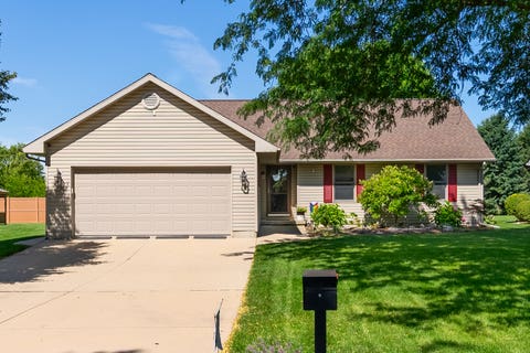 Photo of 2738 Becker Drive, Peru, IL 61354 (MLS # 12690875)