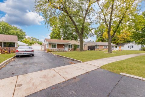 Tiny photo for 9909 Elm Circle Drive, Oak Lawn, IL 60453 (MLS # 12503406)