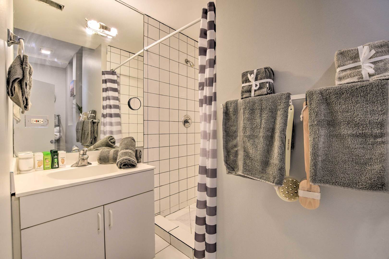 1409 W Superior Street 2R