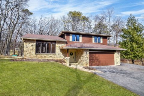 Photo of 39W150 Campton Hills Drive, St. Charles, IL 60175 (MLS # 12579359)