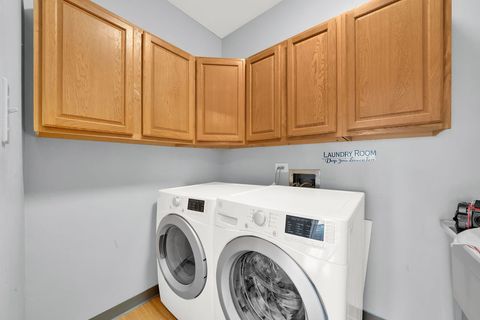 Tiny photo for 10745 Lockwood Avenue, Oak Lawn, IL 60453 (MLS # 12536459)