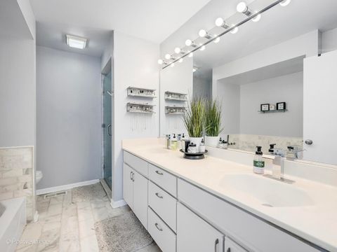 Tiny photo for 210 Stoneybrook Lane, Bloomingdale, IL 60108 (MLS # 12604065)