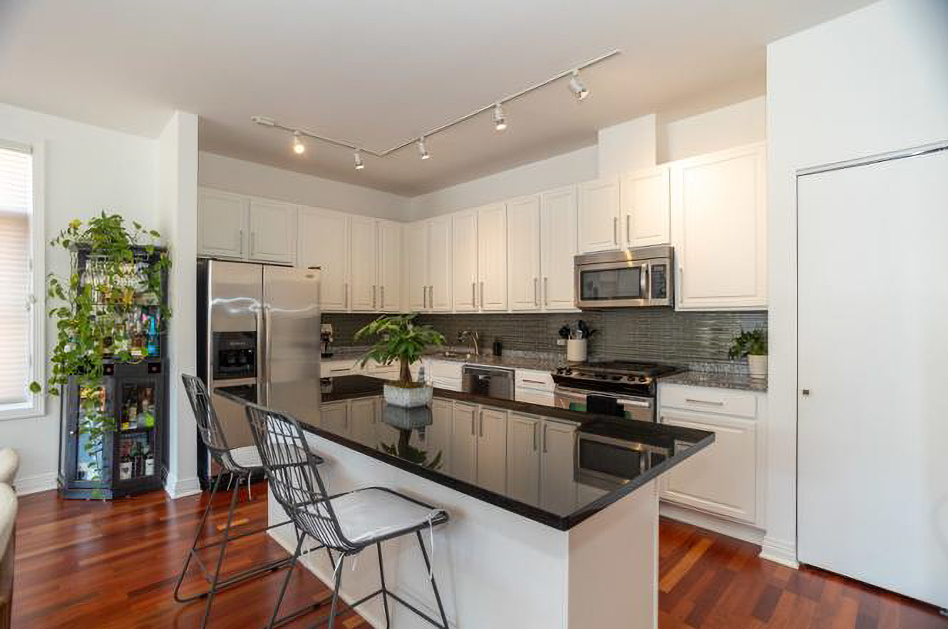 330 N Clinton Street 508