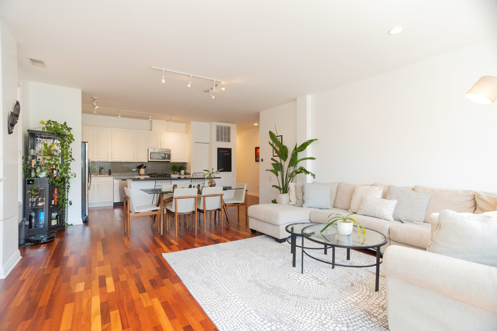 330 N Clinton Street 508