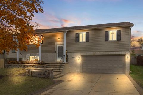 Photo of 852 Napa Street, Carol Stream, IL 60188 (MLS # 12517039)