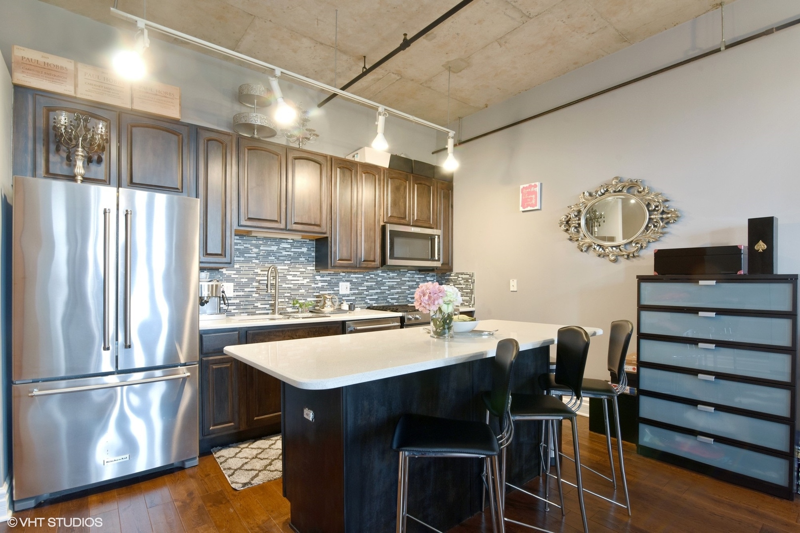 6 S Laflin Street 901