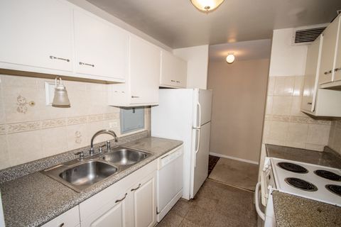 Tiny photo for 5740 N Sheridan Road #9D, Chicago, IL 60660 (MLS # 12431594)