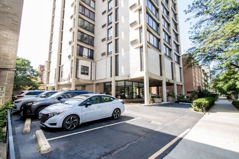 Tiny photo for 5740 N Sheridan Road #9D, Chicago, IL 60660 (MLS # 12431594)