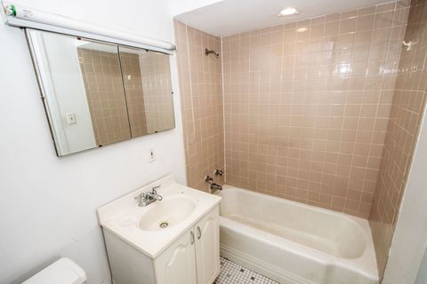 Tiny photo for 5740 N Sheridan Road #9D, Chicago, IL 60660 (MLS # 12431594)