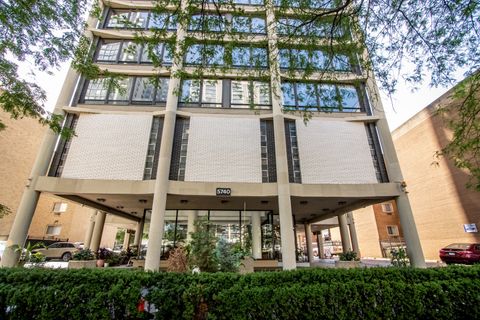 Tiny photo for 5740 N Sheridan Road #9D, Chicago, IL 60660 (MLS # 12431594)