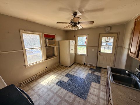 Tiny photo for 1424 S Nevada Avenue, Davenport, IA 52802 (MLS # 12611672)