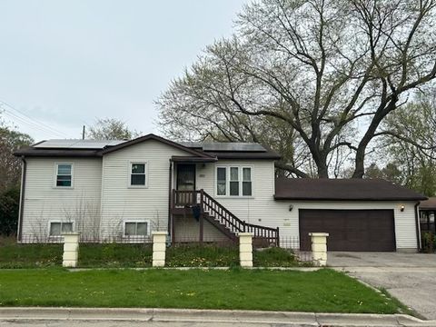 Single Family Residence in Waukegan IL 1211 New York Street.jpg