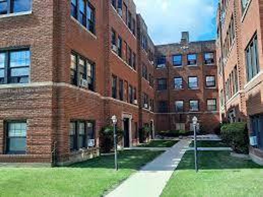 Photo for 3258 Maple Avenue #2G, Berwyn, IL 60402 (MLS # 12500385)