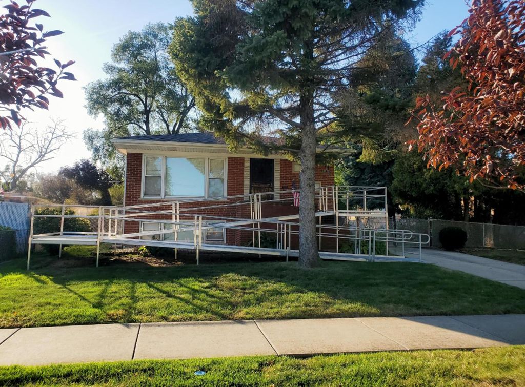 Photo for 10912 Princess Avenue, Chicago Ridge, IL 60415 (MLS # 12500114)