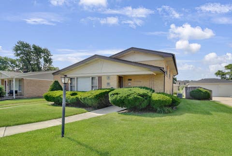 Photo of 4513 W 102nd Street, Oak Lawn, IL 60453 (MLS # 12711051)