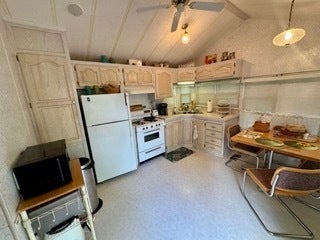 6-67 Woodhaven Lakes