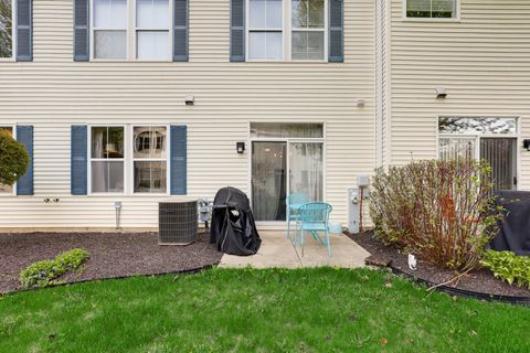 Tiny photo for 2954 Falling Waters Lane, Lindenhurst, IL 60046 (MLS # 12635374)