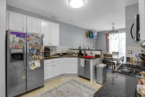 Tiny photo for 2954 Falling Waters Lane, Lindenhurst, IL 60046 (MLS # 12635374)