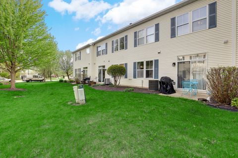 Tiny photo for 2954 Falling Waters Lane, Lindenhurst, IL 60046 (MLS # 12635374)