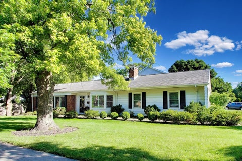 Tiny photo for 800 Hunter Road, Glenview, IL 60025 (MLS # 12720939)