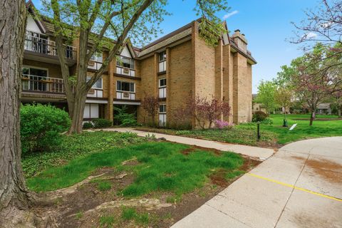 Tiny photo for 320 Claymoor Road #1C, Hinsdale, IL 60521 (MLS # 12611753)
