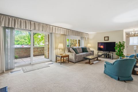 Tiny photo for 320 Claymoor Road #1C, Hinsdale, IL 60521 (MLS # 12611753)
