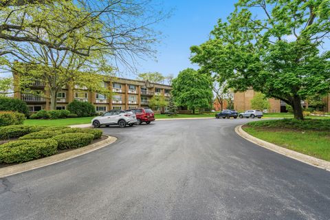 Tiny photo for 320 Claymoor Road #1C, Hinsdale, IL 60521 (MLS # 12611753)