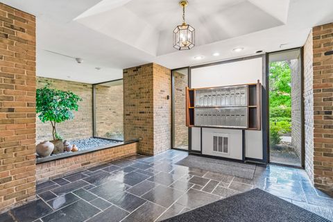 Tiny photo for 320 Claymoor Road #1C, Hinsdale, IL 60521 (MLS # 12611753)