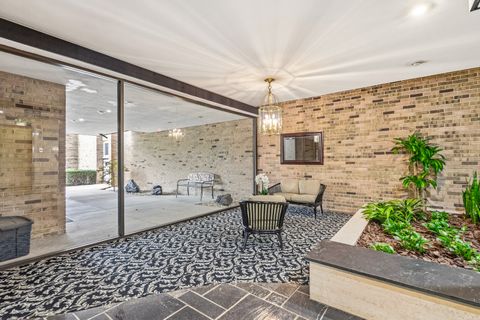 Tiny photo for 320 Claymoor Road #1C, Hinsdale, IL 60521 (MLS # 12611753)