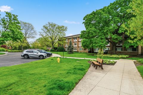 Tiny photo for 320 Claymoor Road #1C, Hinsdale, IL 60521 (MLS # 12611753)