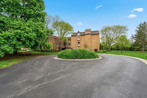 Tiny photo for 320 Claymoor Road #1C, Hinsdale, IL 60521 (MLS # 12611753)